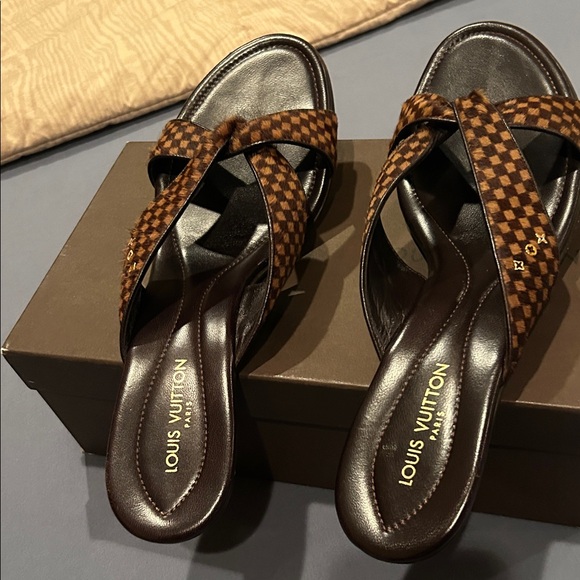 Louis Vuitton Black and Brown Checkered Heels - Picture 4 of 7